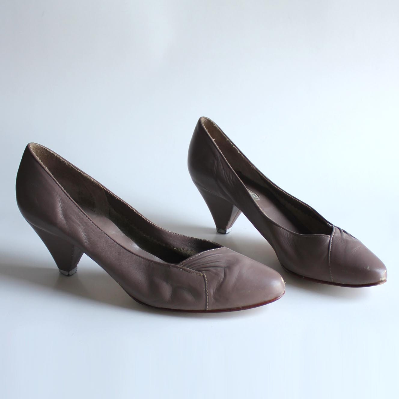 shoes 6.5 or 7 taupe leather low cone heels. 80s Connie minimalistic dreams.