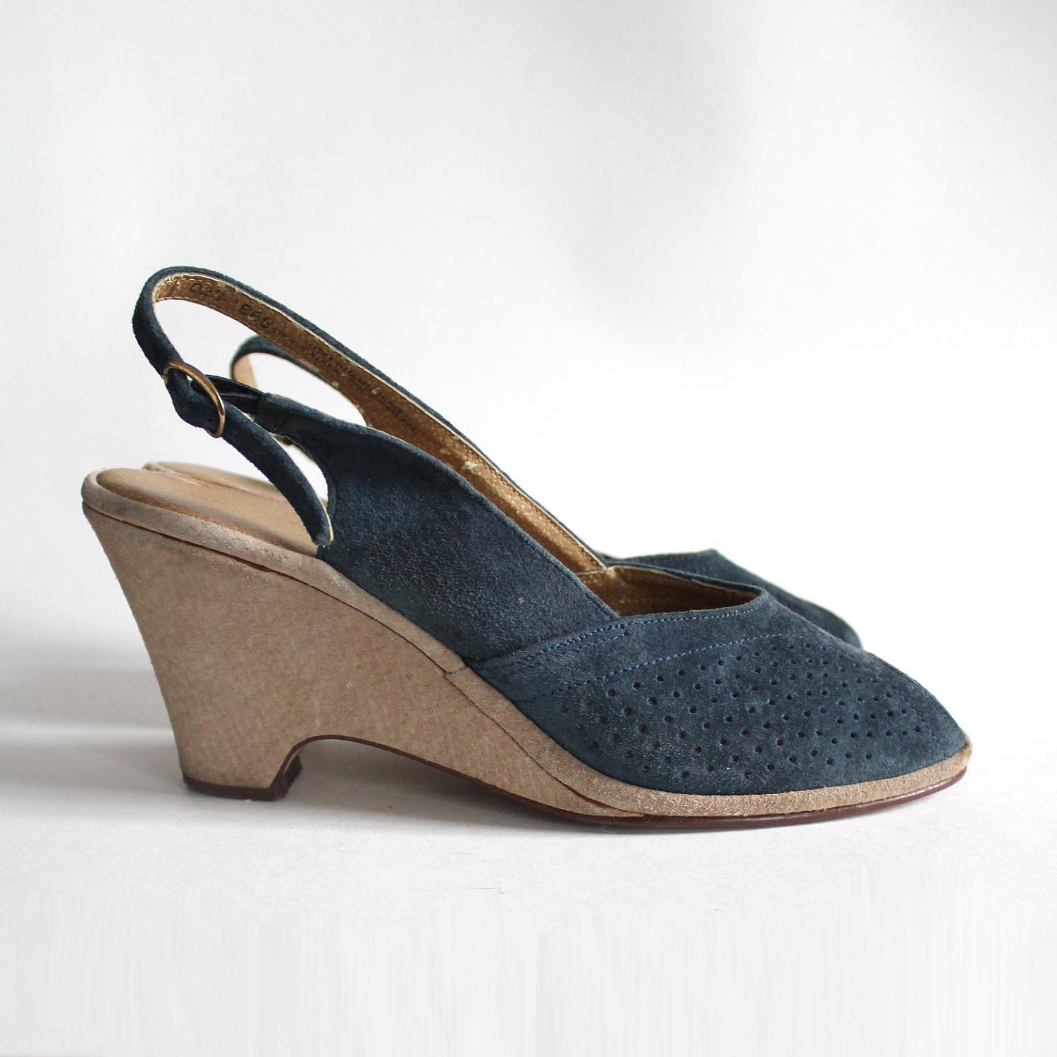 shoes 8 blue suede peep toe wedge sandals. slingback 80s comfortable casual sandals.