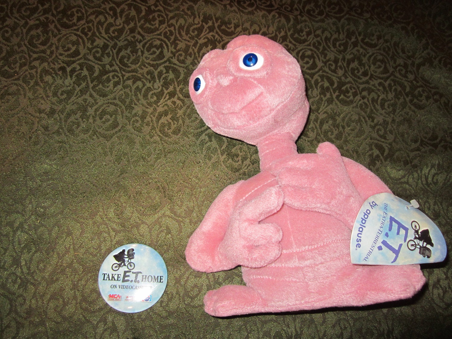 E.T. Vintage Plush Stuffed Animal plus Movie Pin back button OBO