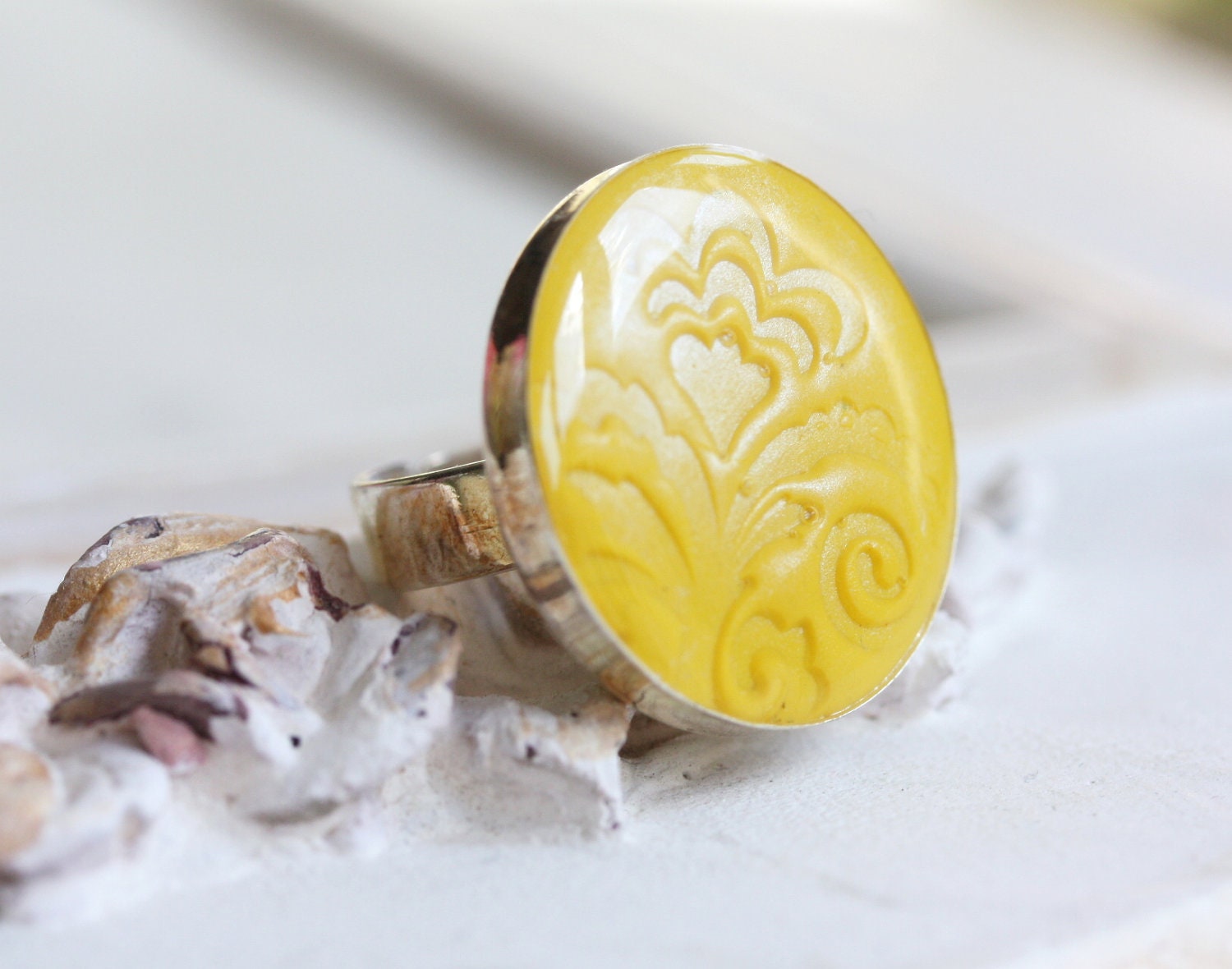Yellow ring with lace print and pearl finish