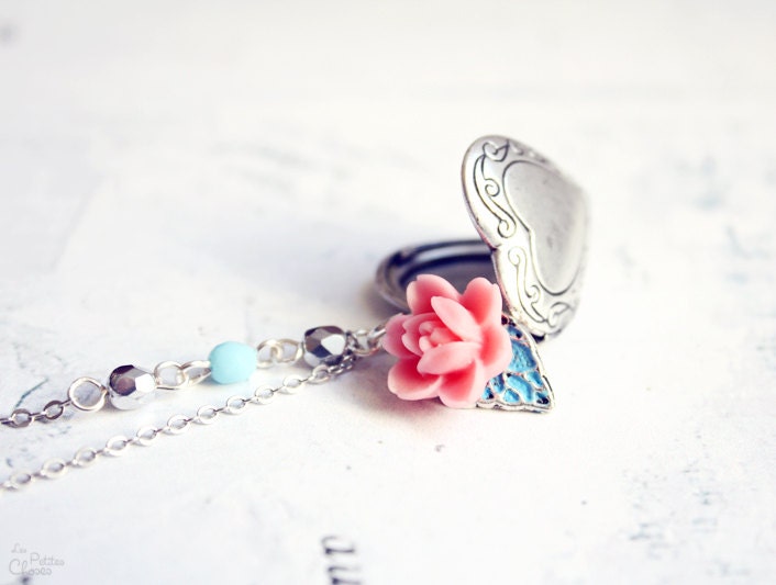 Delicate Heart - Romantic Shabby Chic Locket Necklace / Gift for Her under 25usd