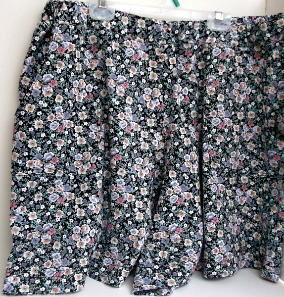 Plus Size Clothing , Plus Size Fashion , Womens Plus Size Clothing , Womens Size 18 Shorts , Floral Print , Pull On Shorts