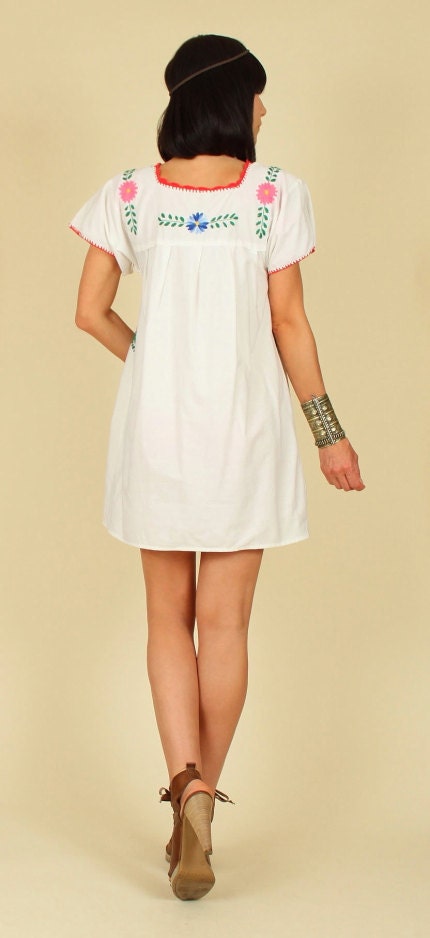 ViNtAgE 70's White PEACOCK Mexican Hand Embroidered MiNi Dress Tunic