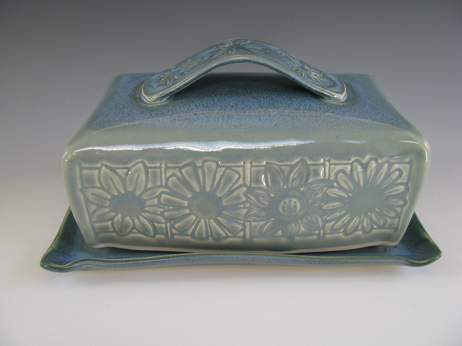 Ceramic Pottery Large Covered Butter Cheese Dish Celedon