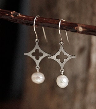 Diamond Shaped Earrings with pearls
