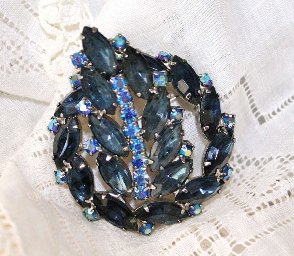 Vintage AB Blue Cluster Rhinestones Aurora Borealis Brooch Leaf Circle