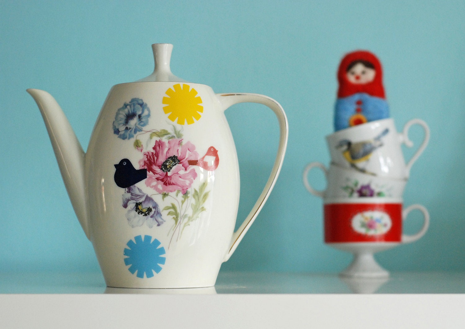 Medium-sized birds and flowers teapot