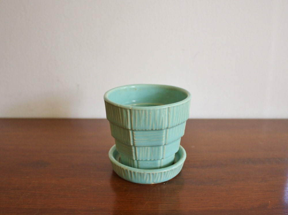 Vintage turquoise McCoy planter