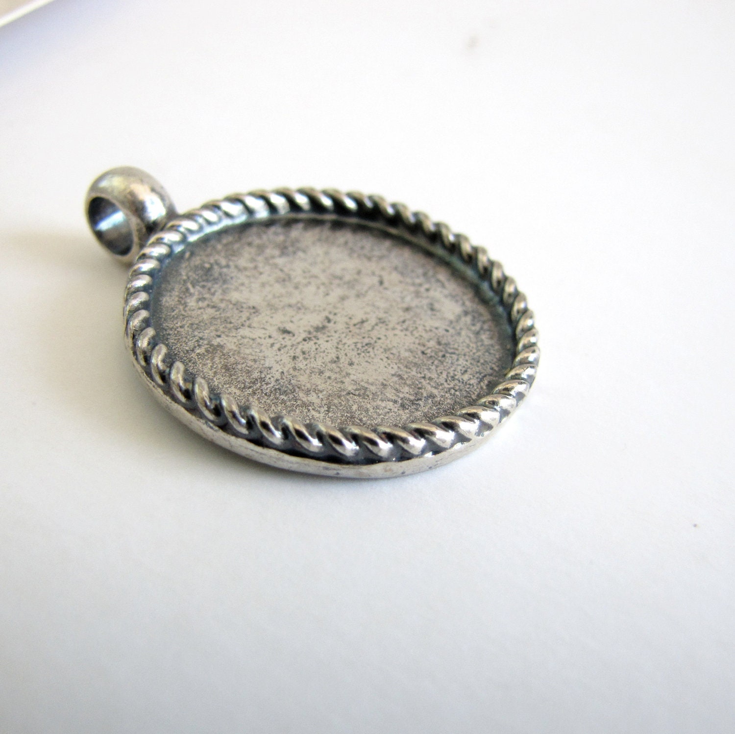 Round Pendant Base Blank Pendant Cabochon Bezel Antique Silver Tone Finish FREE SHIPPING