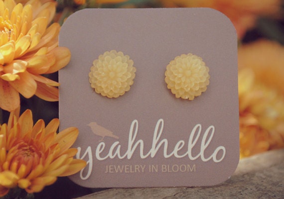 mango frost mini mum flower earrings by yeahhello
