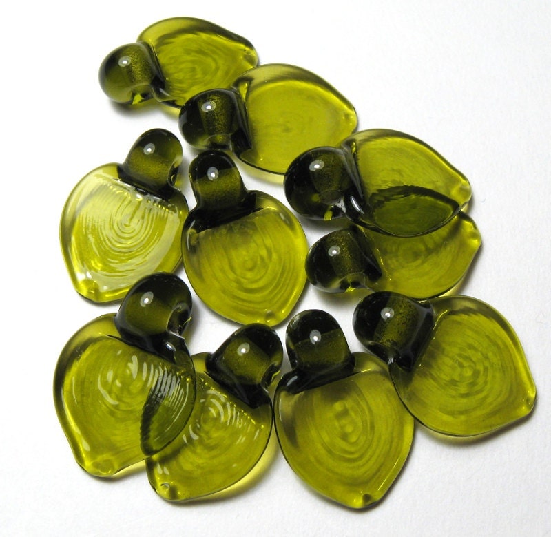 Flat Leaf Green Glass Leaves Artisan Lampwork Beads in an extra virgin olive oil green