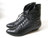 Vintage 80s Black Lace Up Cuff Ankle Boots. Size 9