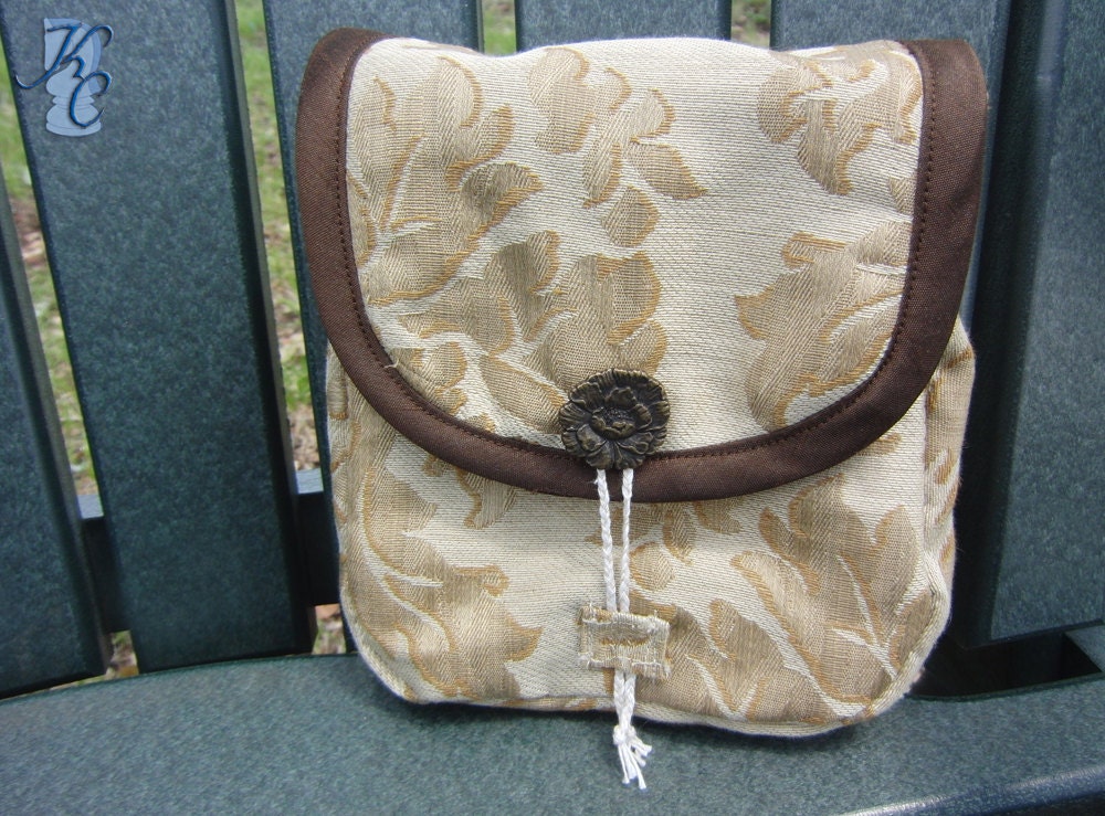 Cream & Brown Renaissance Basic Pouch