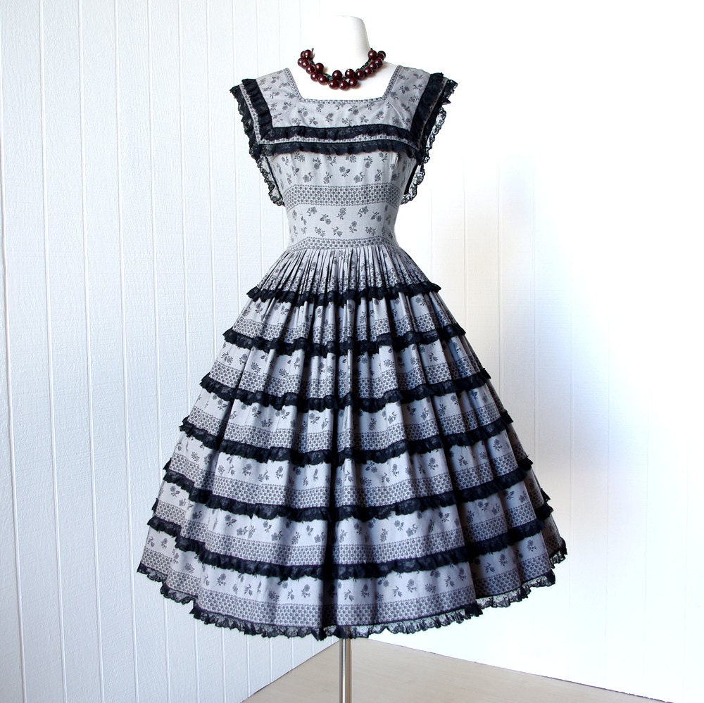 vintage 1950's dress ...sweet NEIMAN MARCUS cotton floral novelty print full skirt pin-up dress with tulle crinoline