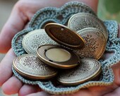 A Locket in Your Pocket - Solid Natural Perfume Mini Compact with a Victorian Design  - Travel - Romantic and Feminine