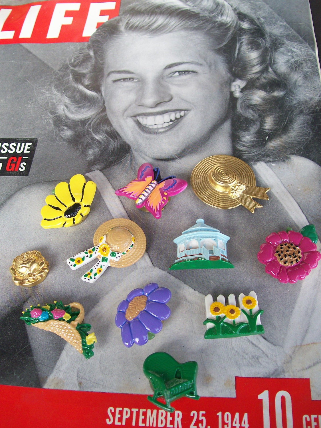 Repurpose single harvest craft vintage garden country button cover LOT mixed media destash rhinestone bridal wedding collage