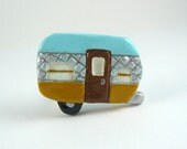 Camper magnet - retro, kitsch, vintage style camper, cute fridge magnet, nostalgic, memory lane