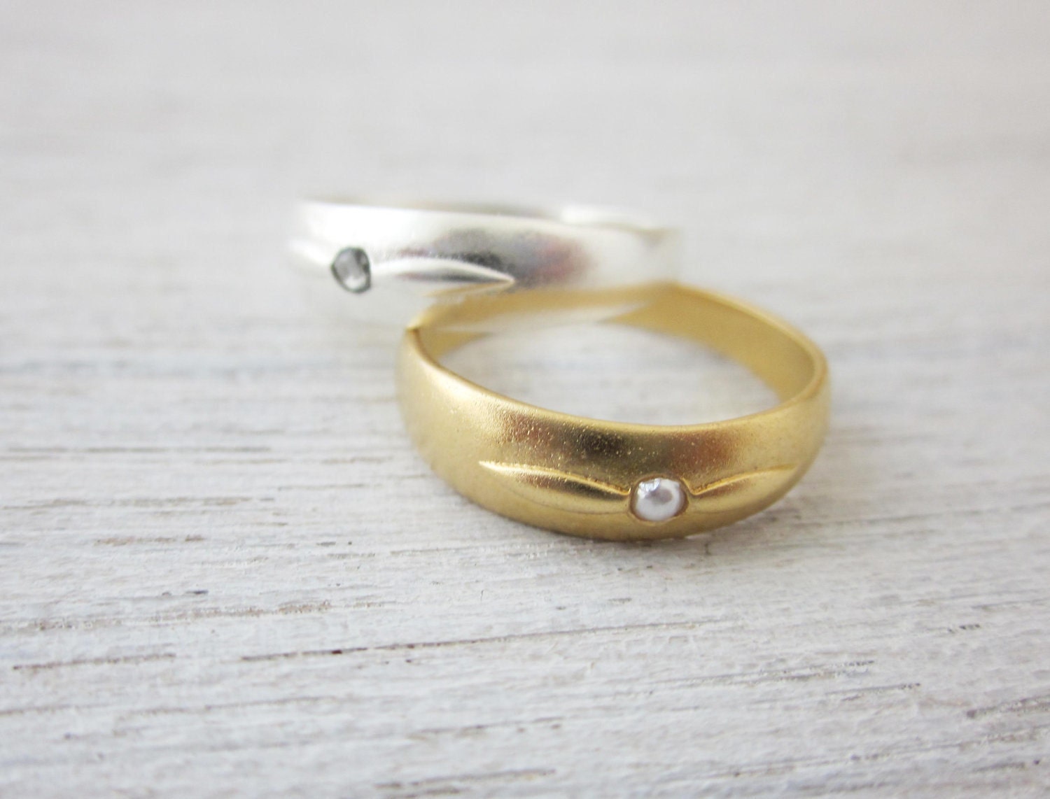 Casting Leaves and Stone Ring in Gold, pearl ring