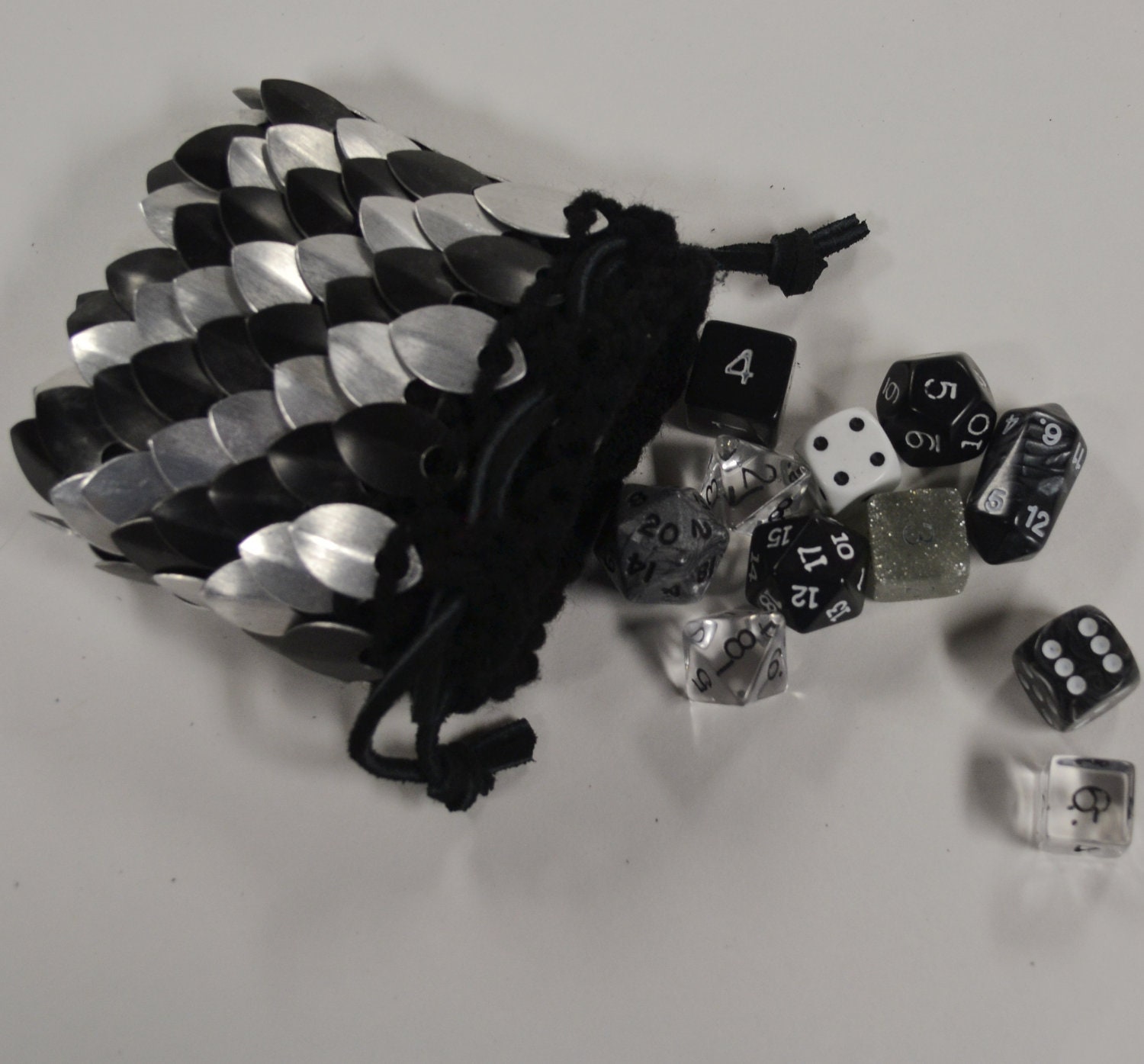 Scalemail Armor Dice Bag in knitted Dragonhide Silver Stripe