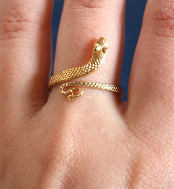 VTG 70's 80's Gumball Prize ring Sexy Goth Gold Snake Ring