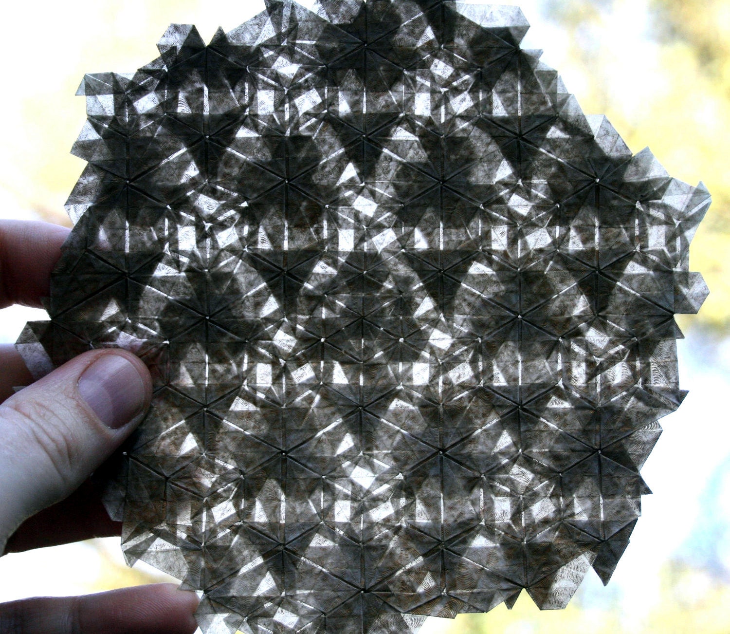 Touch of Gold - translucent origami tessellation