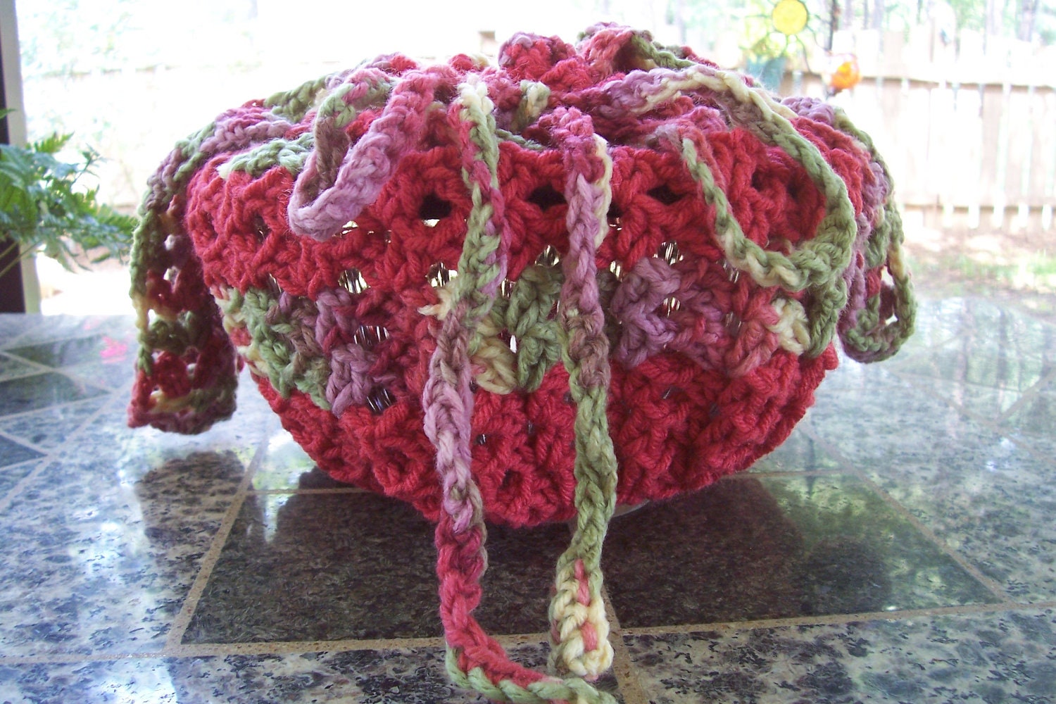 Retro Crochet Casserole Carrier in Red Coral