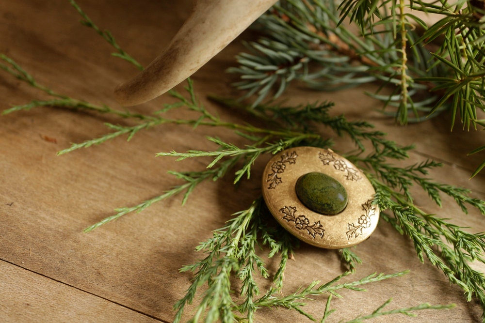 Evergreen Mountain -natural solid perfume locket