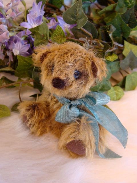 Barnaby a miniature artist bear Cute Sweet Collectable Gift Girls Blue Ribbon