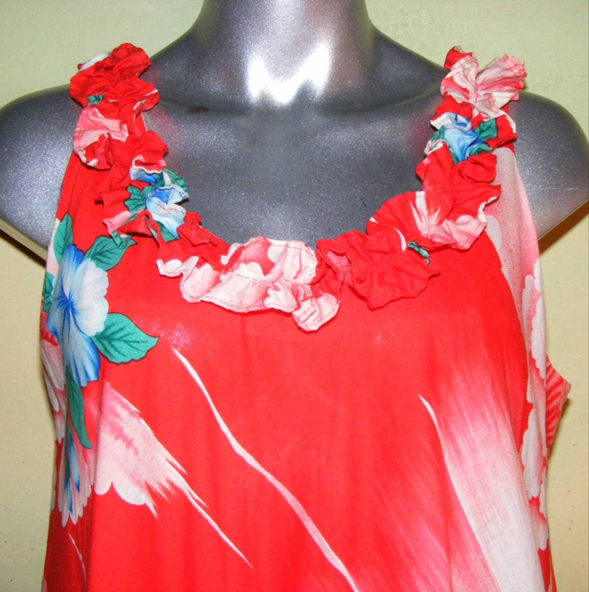 L Vintage Hilo Hattie Sun Dress Luau Beach Party Maxi 70s Red Tropical Floral Ruffles Sleeveless Cotton