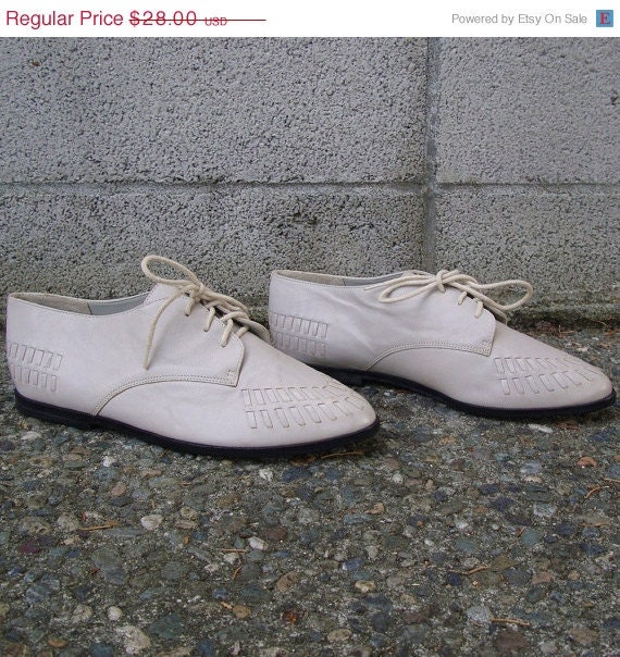 Sale Oxford shoes Vintage 1980s Capezio by purevintageclothing
