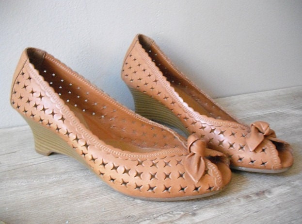 Vintage wedge soft brown Leather Aerosoles Sz 9 B Bow slippers Pumps