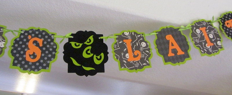 SALE - was 26.20 - MONSTERS LAIR  Banner / Garland,  Decoration Haunted Halloween party dance swag bunting black orange green