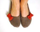 Crocheted Bow Slippers, Taupe Brown Wool, Women's Size 7-8