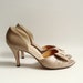 shoes 8.5 / taupe leather heels / 70s 1970s Stanley Philipson pumps / nude beige leather heels / shoes size 8.5 / vintage shoes
