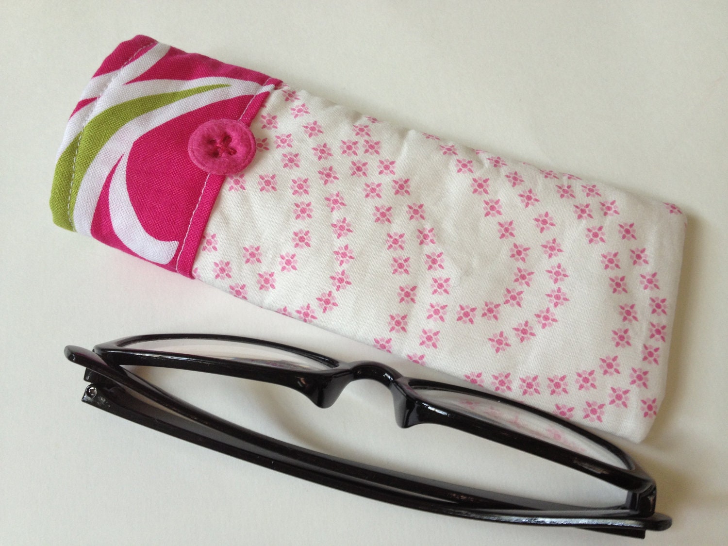 Reading Glasses Case - hot fuchsia pink and white, small, soft eyeglasses sleeve, readers cozy