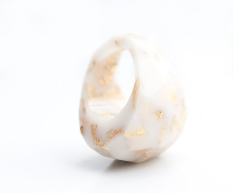 White Resin Ring Gold Flakes French Vanilla Milk Faceted Cocktail Ring Size 6.5 OOAK cream ivory geometric minimalist jewelry rusteam