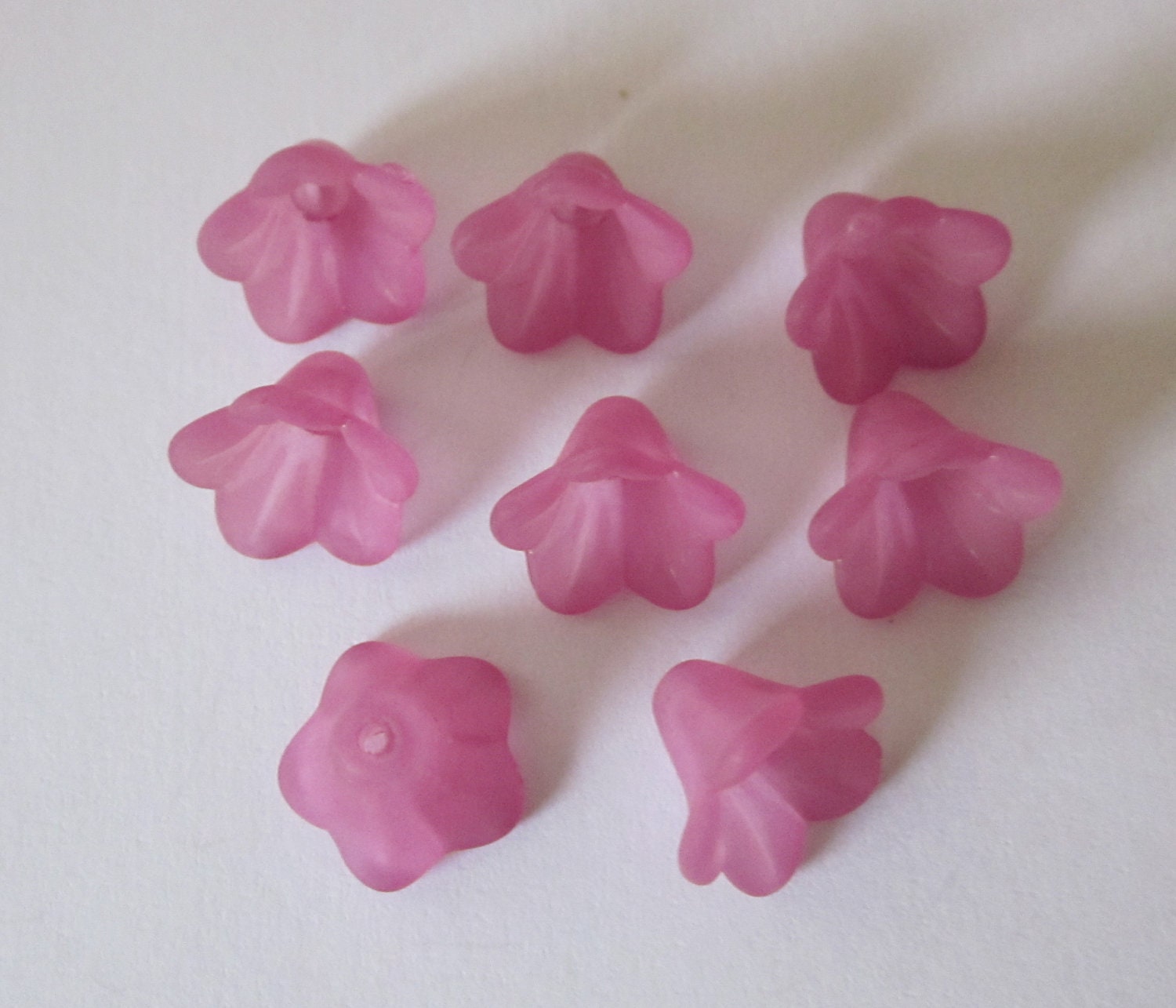 Petunia Flower Plum 14mm x 10mm (10)