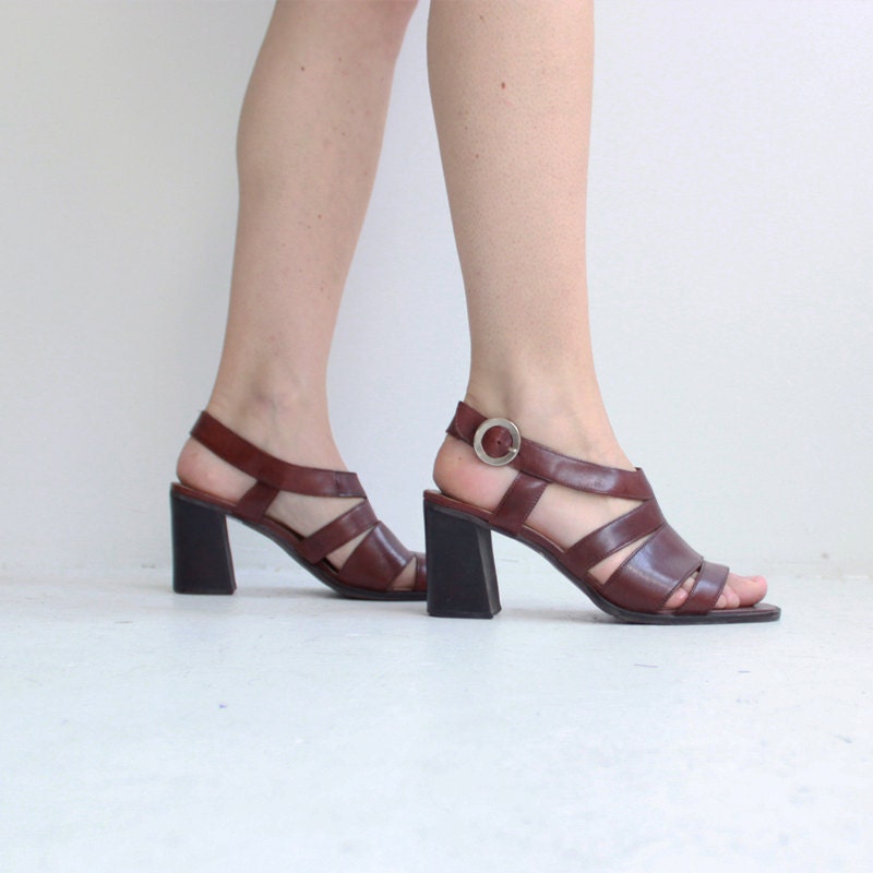 Vintage brown sandals with chunky heel - size 8 - leather - 90s - strappy - buckle