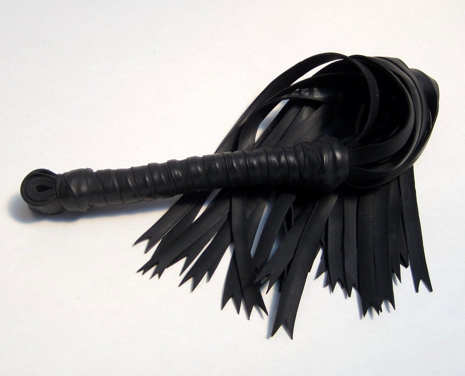 Flogger Forked Tails Black Rubber Vegan Single