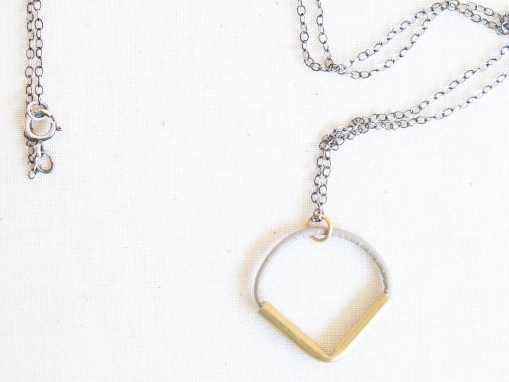 Point down pendant nude - brass geometric