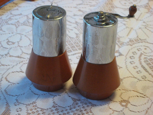 Hellerware Mid Century Mod Cherrywood and Chrome 15 Pc. Salad Bowl Serving Set