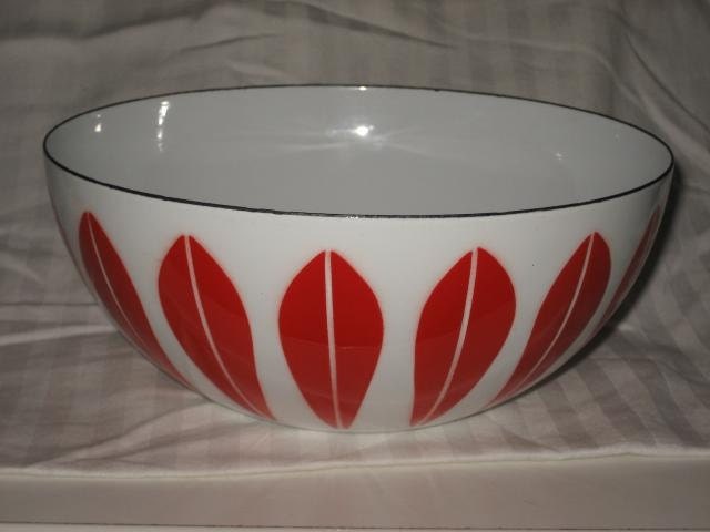 Mid Century Mod CATHRINEHOLM RED on White Lotus Design 8" Enamel BOWL Enamelware