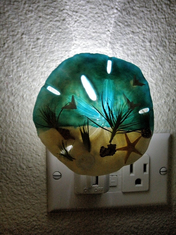 Day At The Beach-Sand Dollar Night Light-Tiny Starfish, Sand Dollar, Seashells, Wispy Grasses, Doves From Inside Sand Dollar