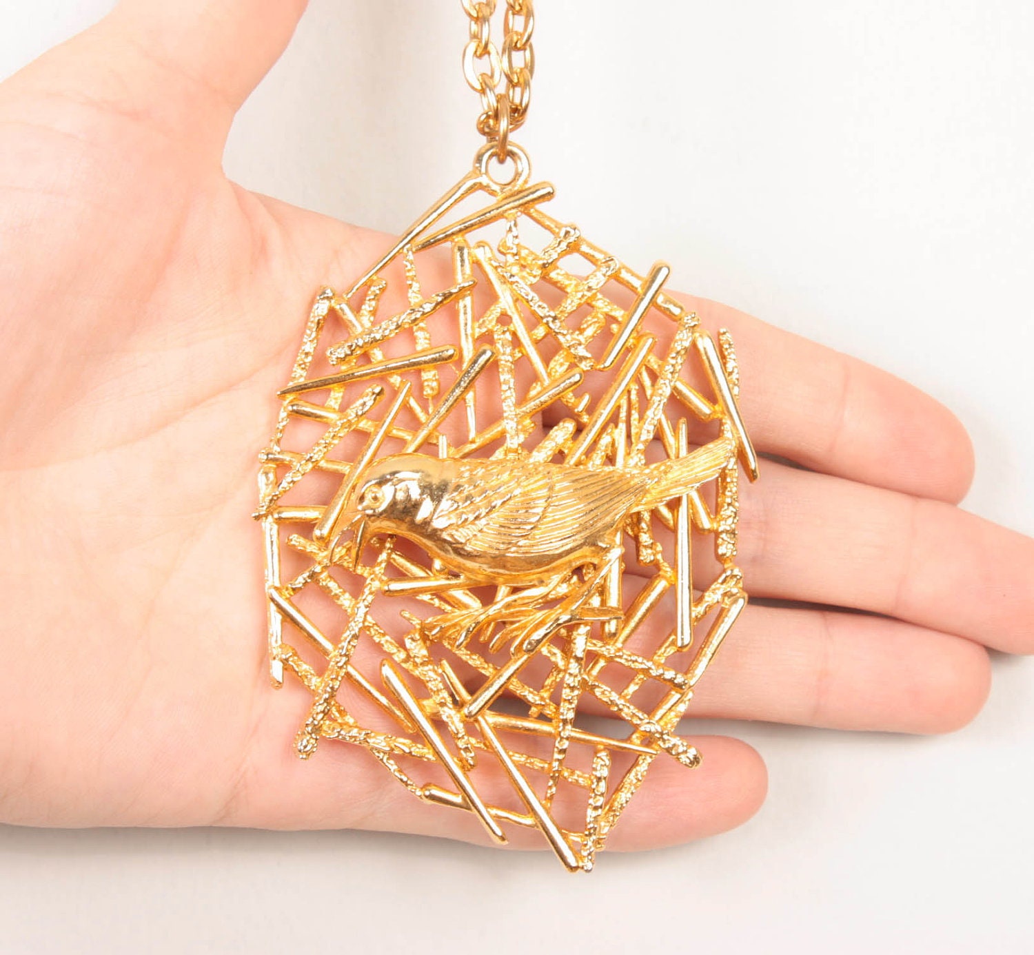 Vintage Gold Bird Necklace / Bird in a Nest 70s Necklace