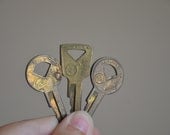 Trio of Vintage Keys with Unique Triangle / Wedge Shape. - funretro