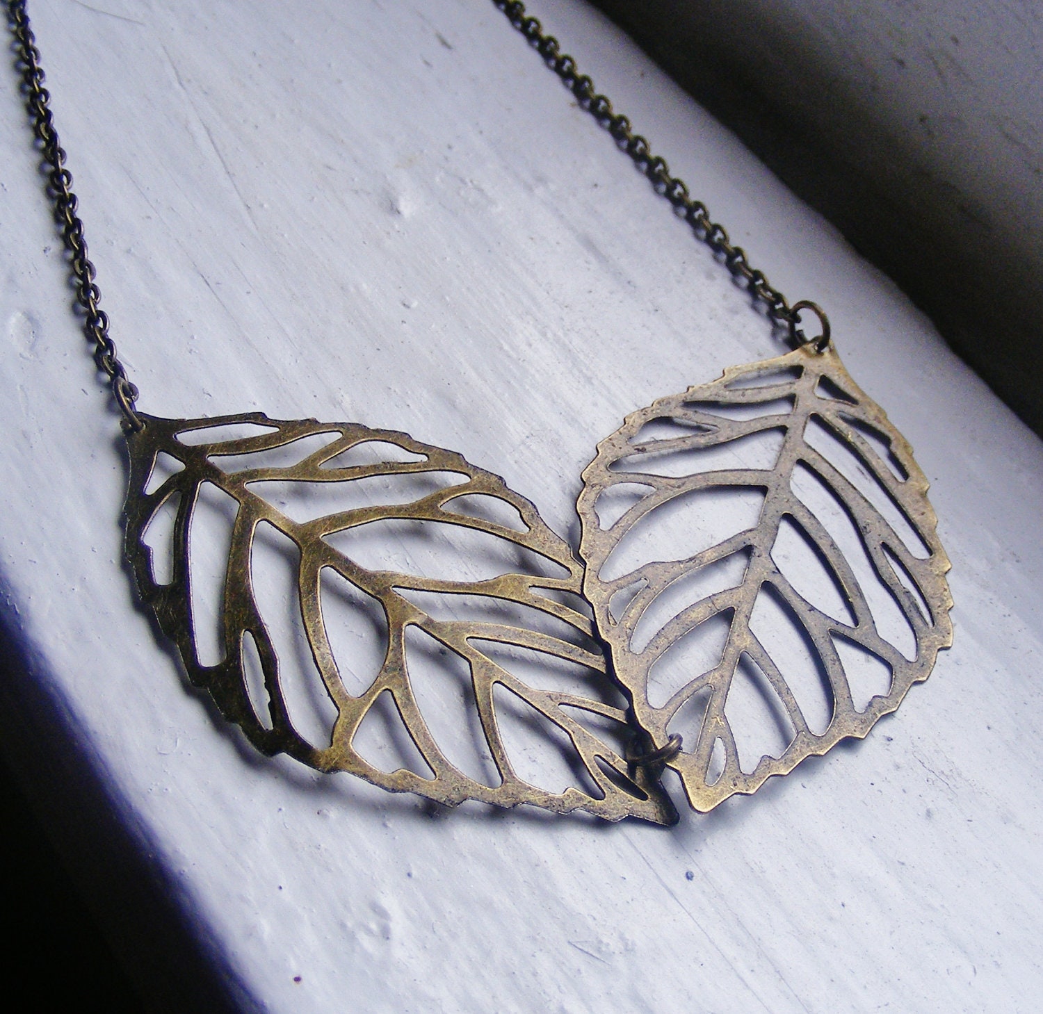 Double Leaf Necklace. Leaf Necklace. Nature Insprired Necklace. Vintage Inspired Necklace. Fall Jewelry