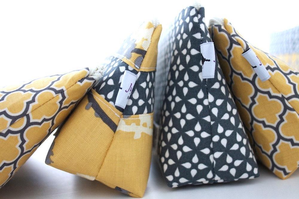 Bridal Party Set - Personalized Cosmetic Makeup Bags for your Bridesmaids - Set of 4, 5, 6, 7 or 8 - See description for pricing.