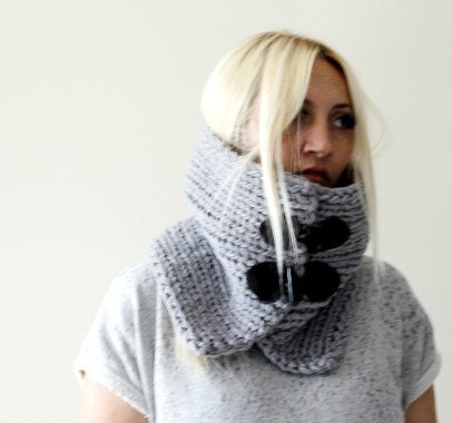 Hold Me Neckwarmer Grey