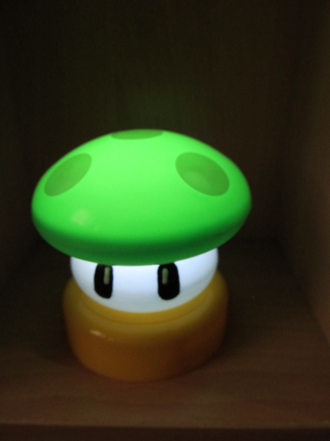 Super Mario Brothers GREEN 1-Up Mushroom SMALL Touch Lamp Night Light - NES Retro Video Game Geek Housewares