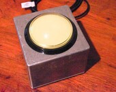 Big YELLOW USB Button - DIY Wedding Photobooth or Interactive Installation - lights up